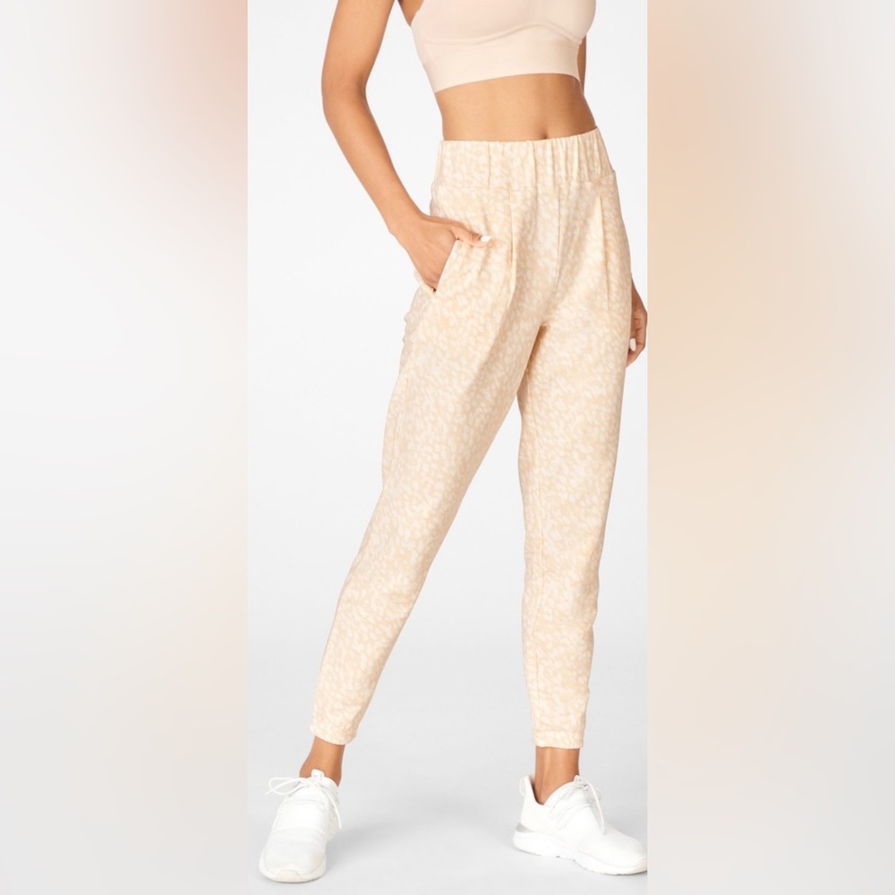 Fabletics Cloe Slim Sweatpant